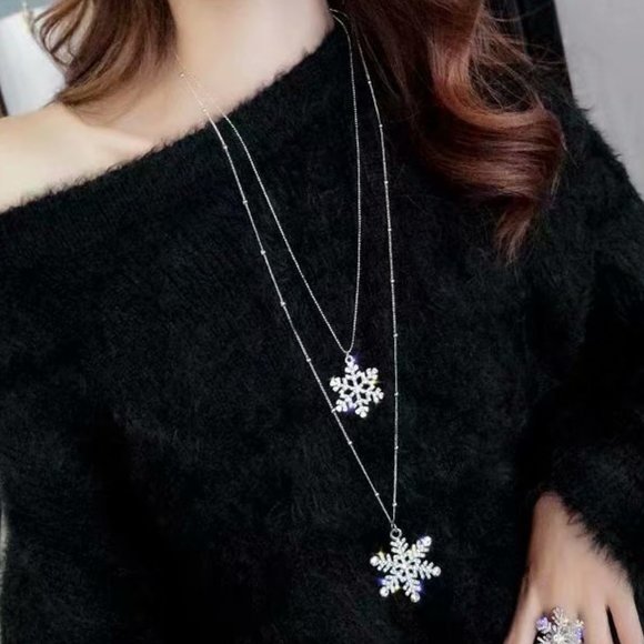 Snowflakes Necklace - Picture 3 of 3